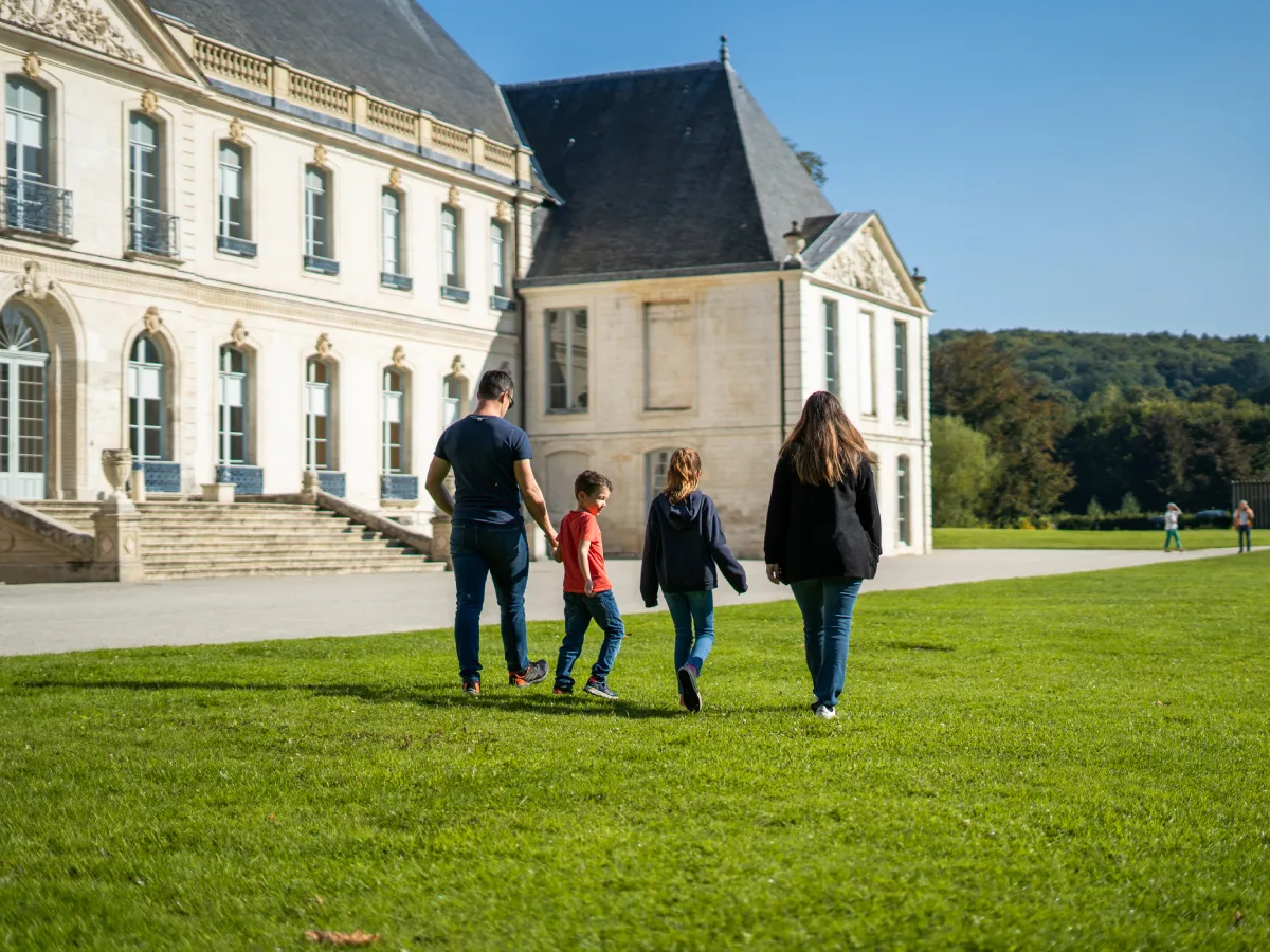 Salle de séminaire sous voûtes cisterciennes